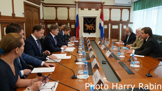 meeting-with gov-HR-14 560x315