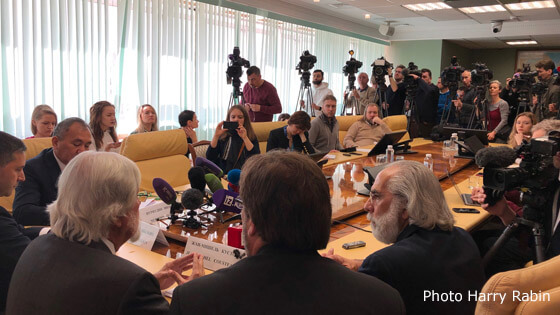 meeting-with gov-HR-6 560x315